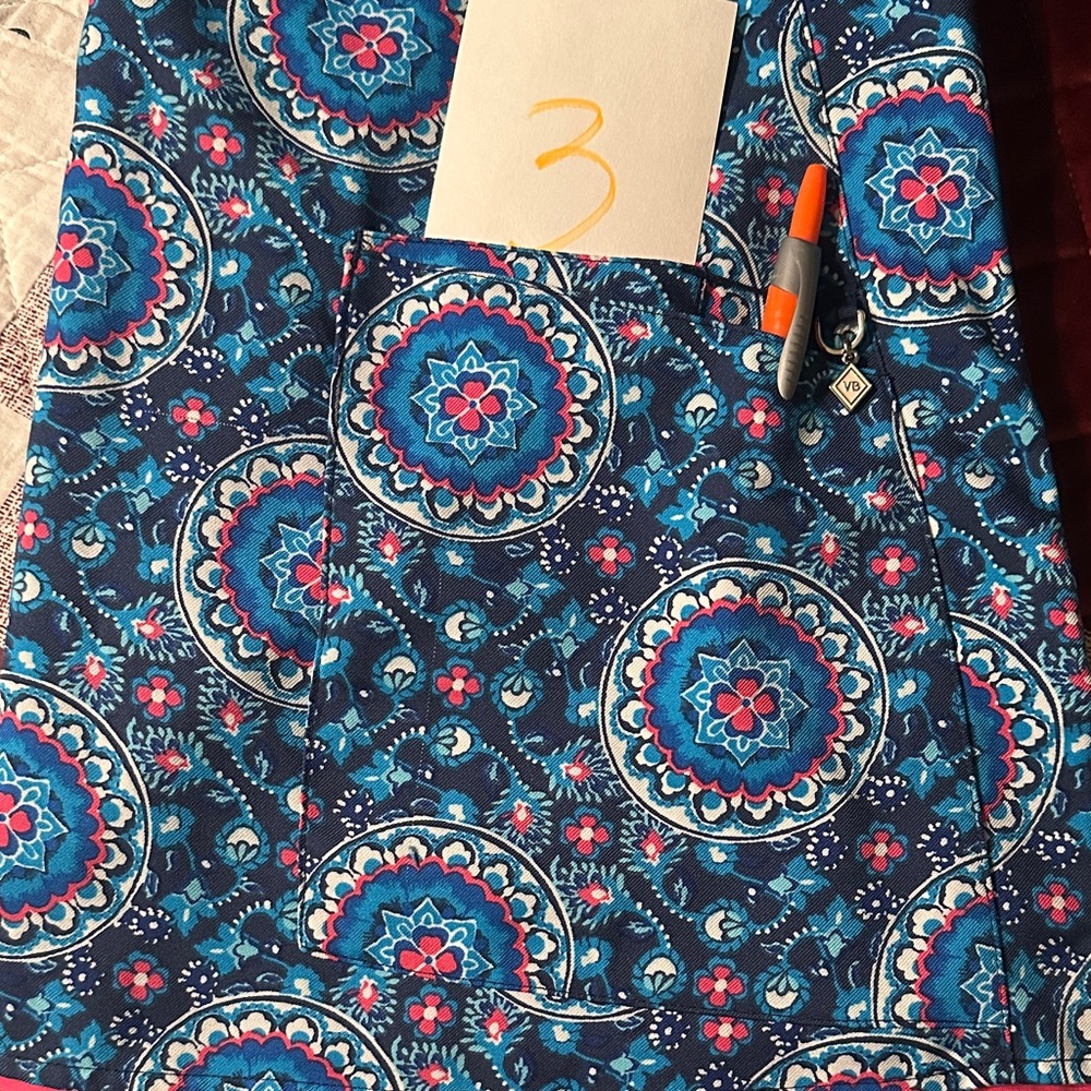 Vera Bradley Floral and Paisley scrub tops - Picture 7 of 11